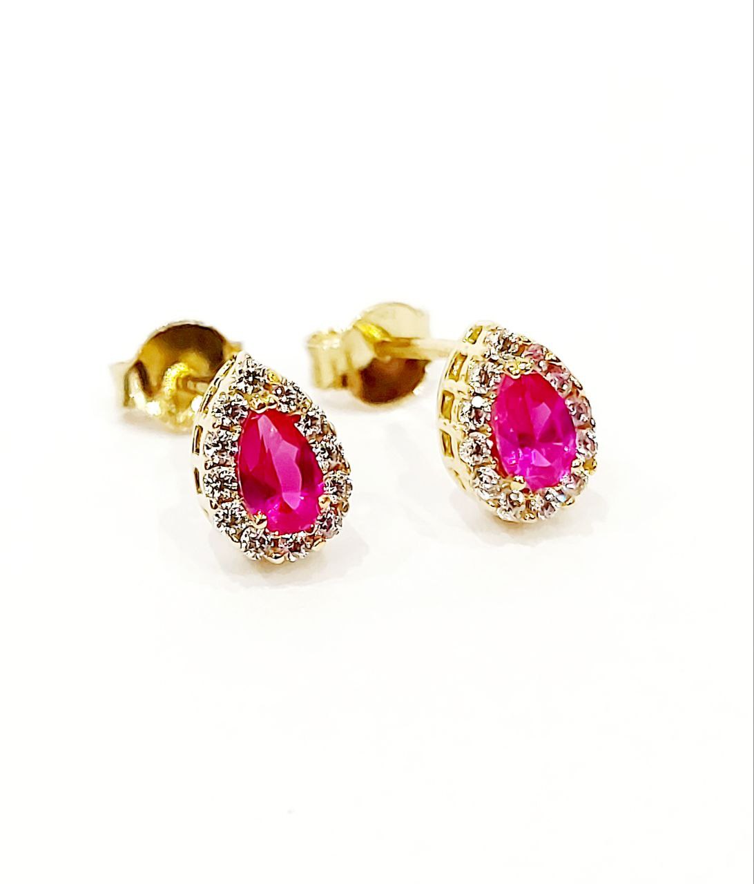 Orecchini con Rubini a goccia ct 0,80 e Diamanti ct 0,48 in Oro Giallo 18 kt (750)