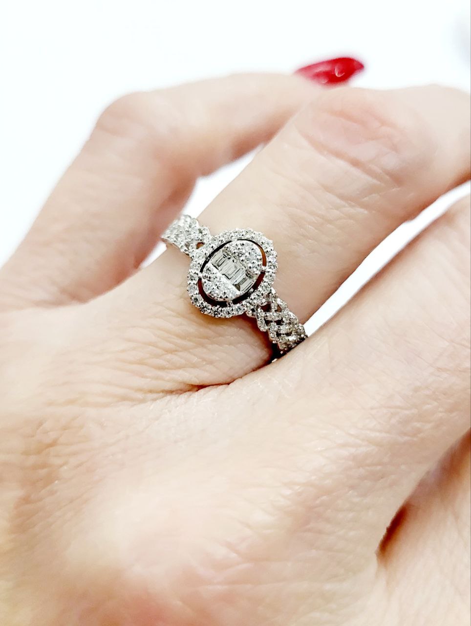Anello fascia fantasia Donna in Oro Bianco con Diamanti Baguette e Diamanti Brillanti ct 0,36