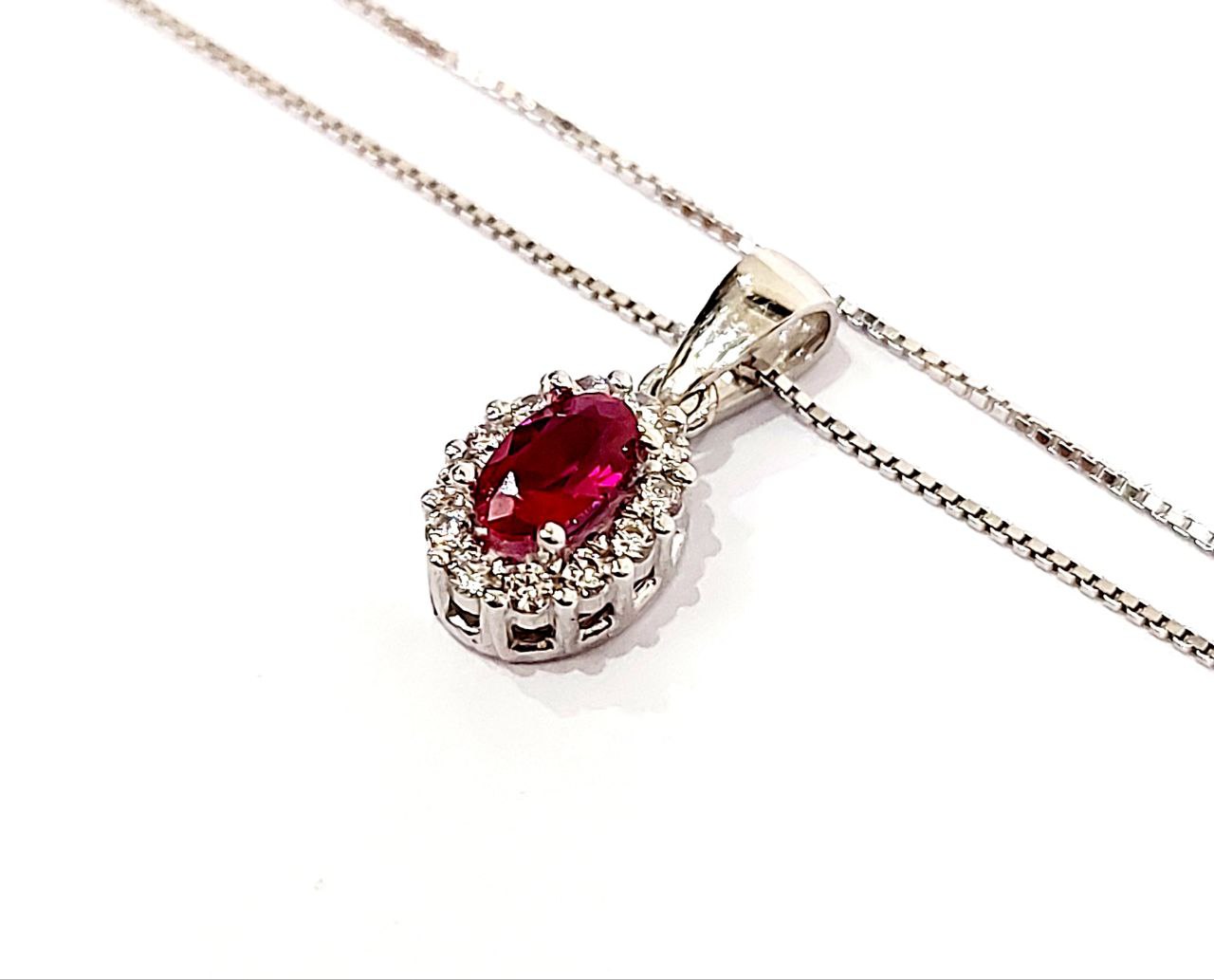 Collana pendente Donna Rubino ovale 0,55 ct Diamanti 0,15 ct Oro Bianco18 kt-750