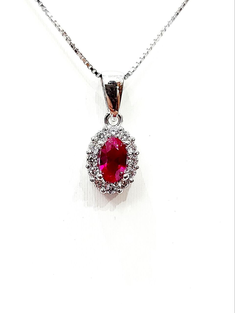 Collana pendente Donna Rubino ovale 0,55 ct Diamanti 0,15 ct Oro Bianco18 kt-750