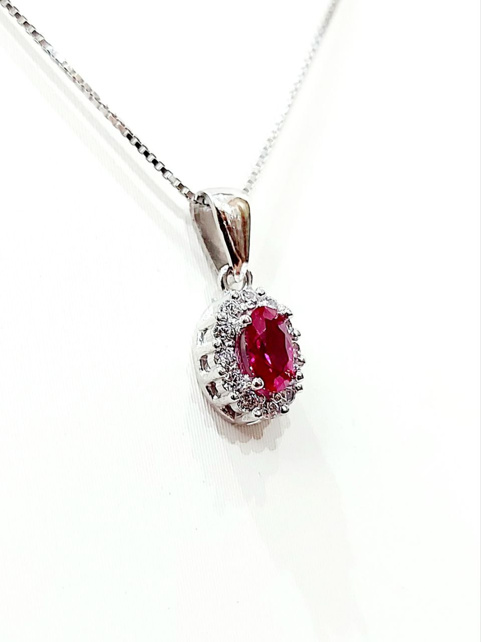 Collana pendente Donna Rubino ovale 0,55 ct Diamanti 0,15 ct Oro Bianco18 kt-750