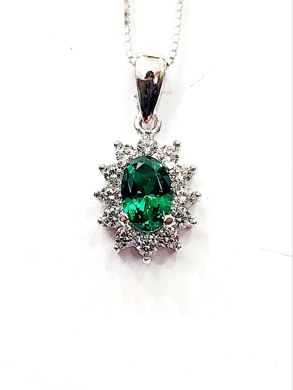 Collana pendente Donna fantasia Smeraldo 0,55 ct e Diamanti 0,18 ct Oro Bianco 18kt -750