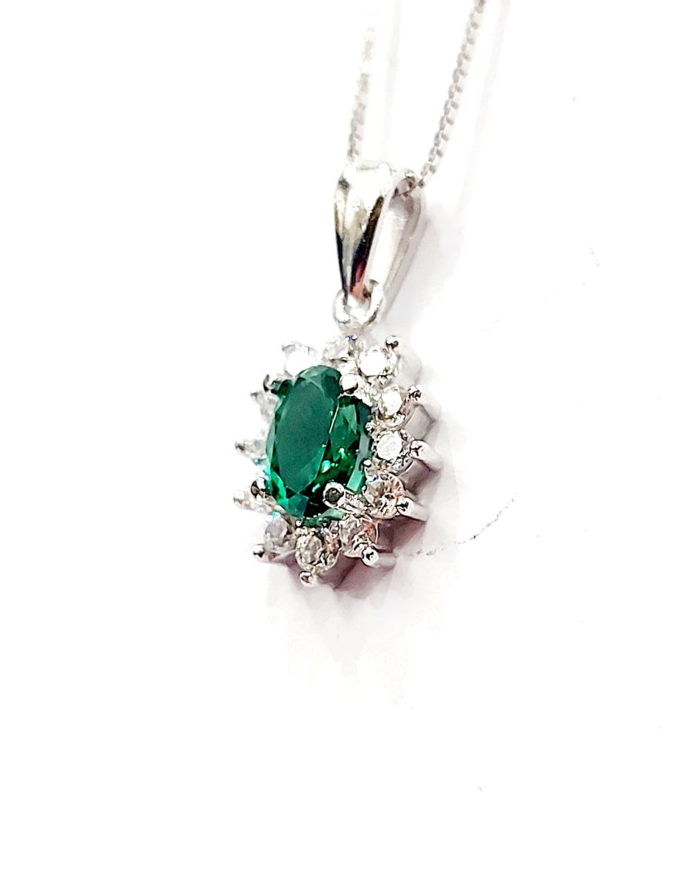 Collana pendente Donna fantasia Smeraldo 0,55 ct e Diamanti 0,18 ct Oro Bianco 18kt -750