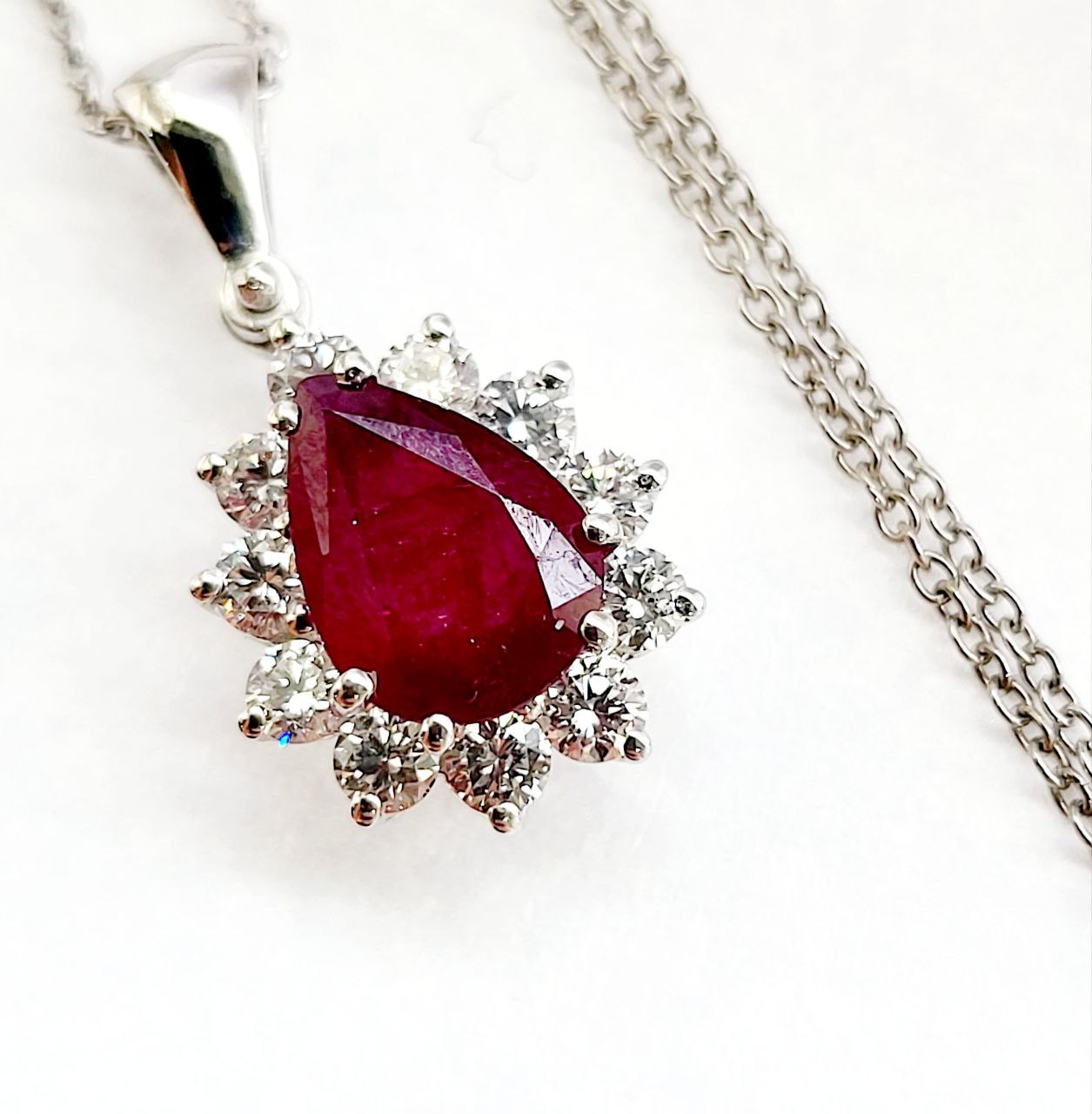Collana pendente Rubino 1,00 ct eDiamanti 0,42 ct Oro Bianco 18KT-750 certificato GEM-TECH