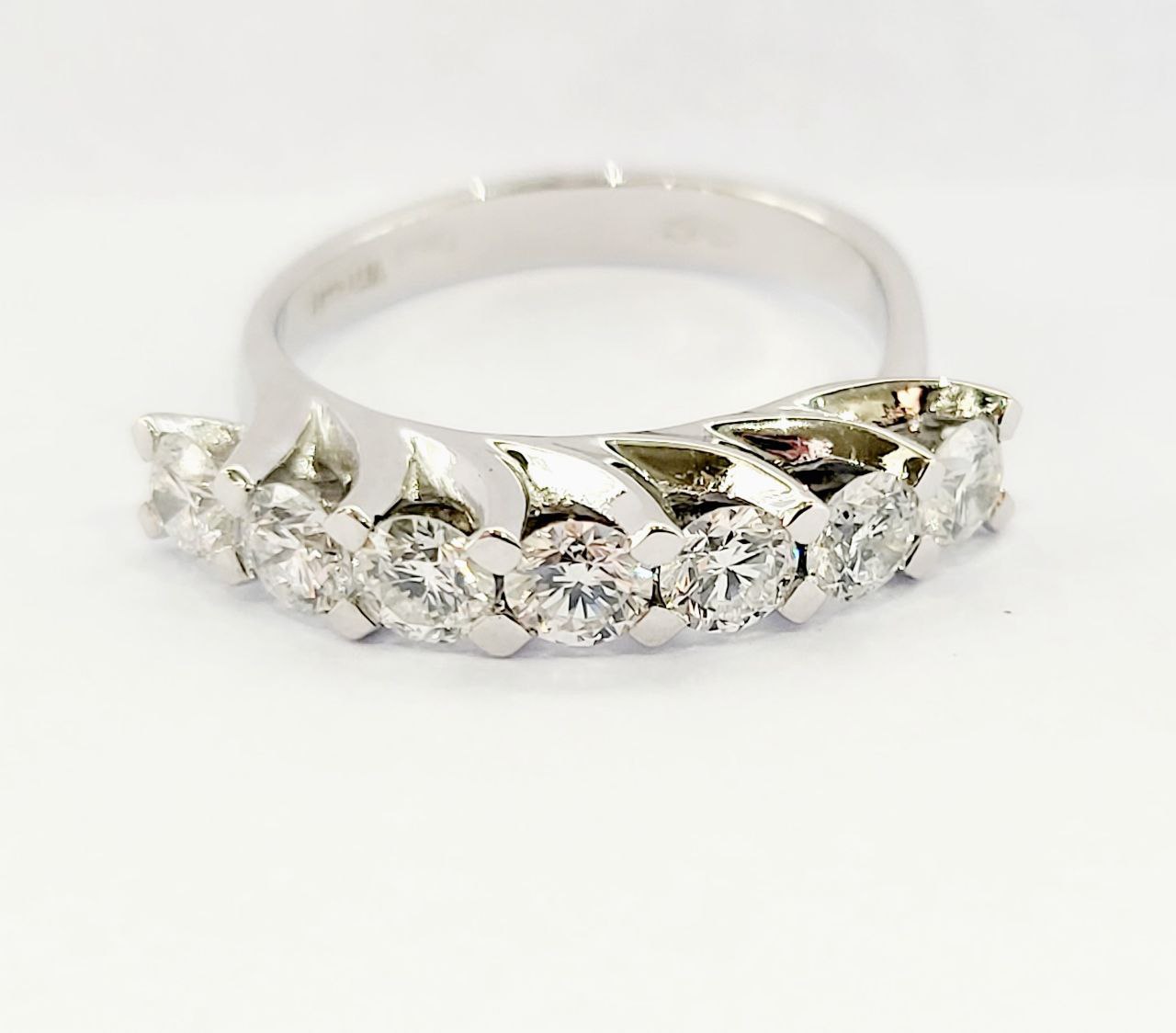 Anello riviera 7 Diamanti 1,40 ct "Astralia" in Oro Bianco 18kt (750)