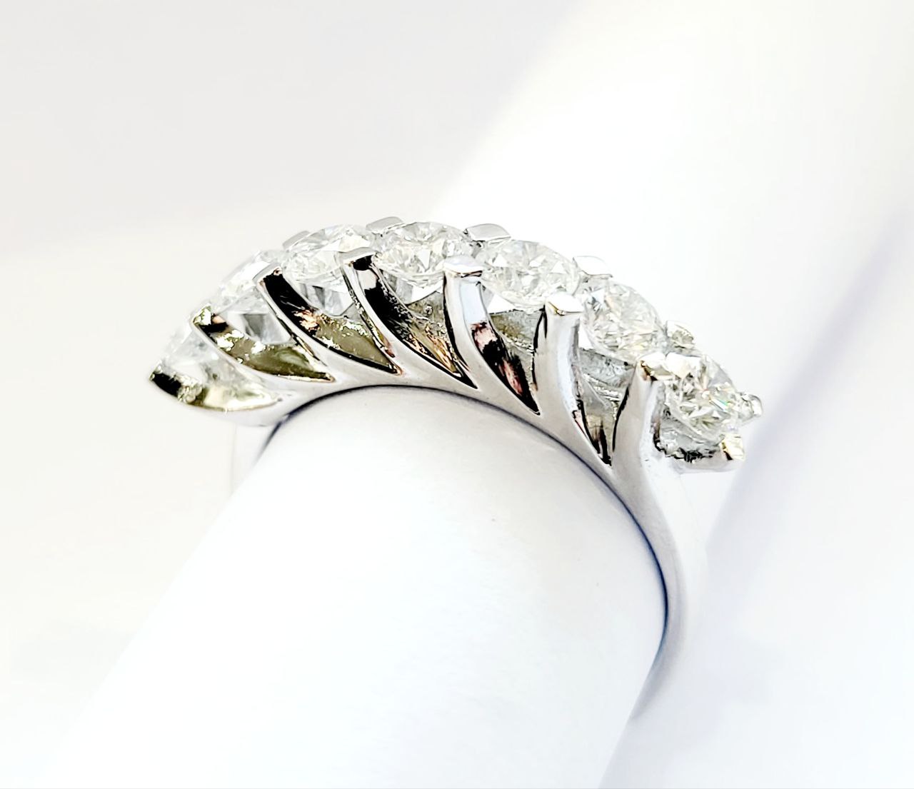 Anello riviera 7 Diamanti 1,40 ct "Astralia" in Oro Bianco 18kt (750)