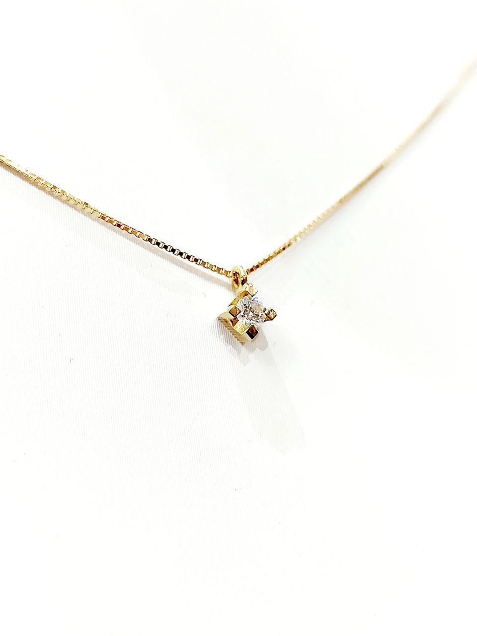 Collana con pendente punto luce con Diamante 0,15 ct in Oro Giallo 18 kt (750)