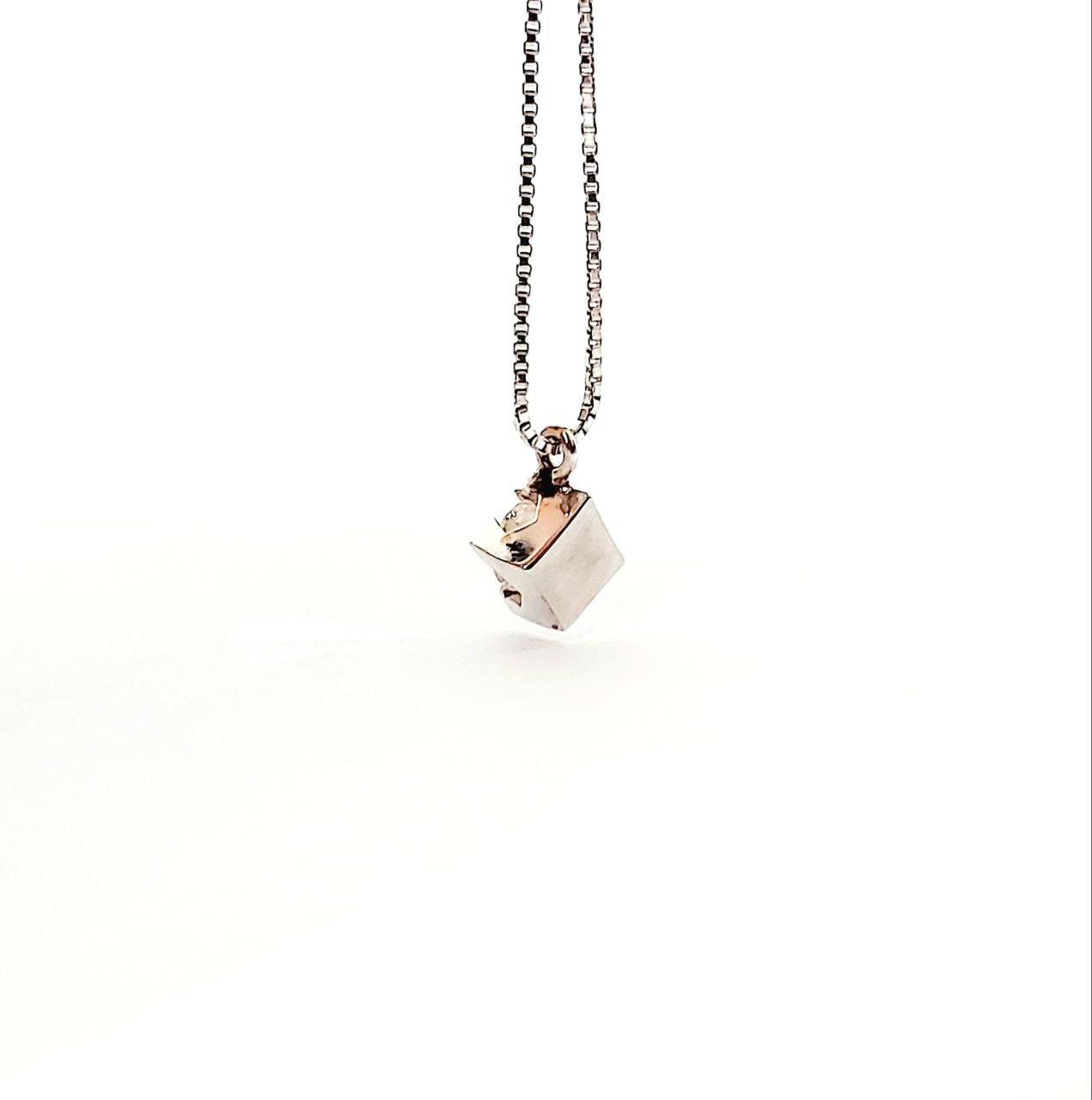 Collana con pendente punto luce con Diamante 0,30 ct in Oro Bianco 18 kt (750)