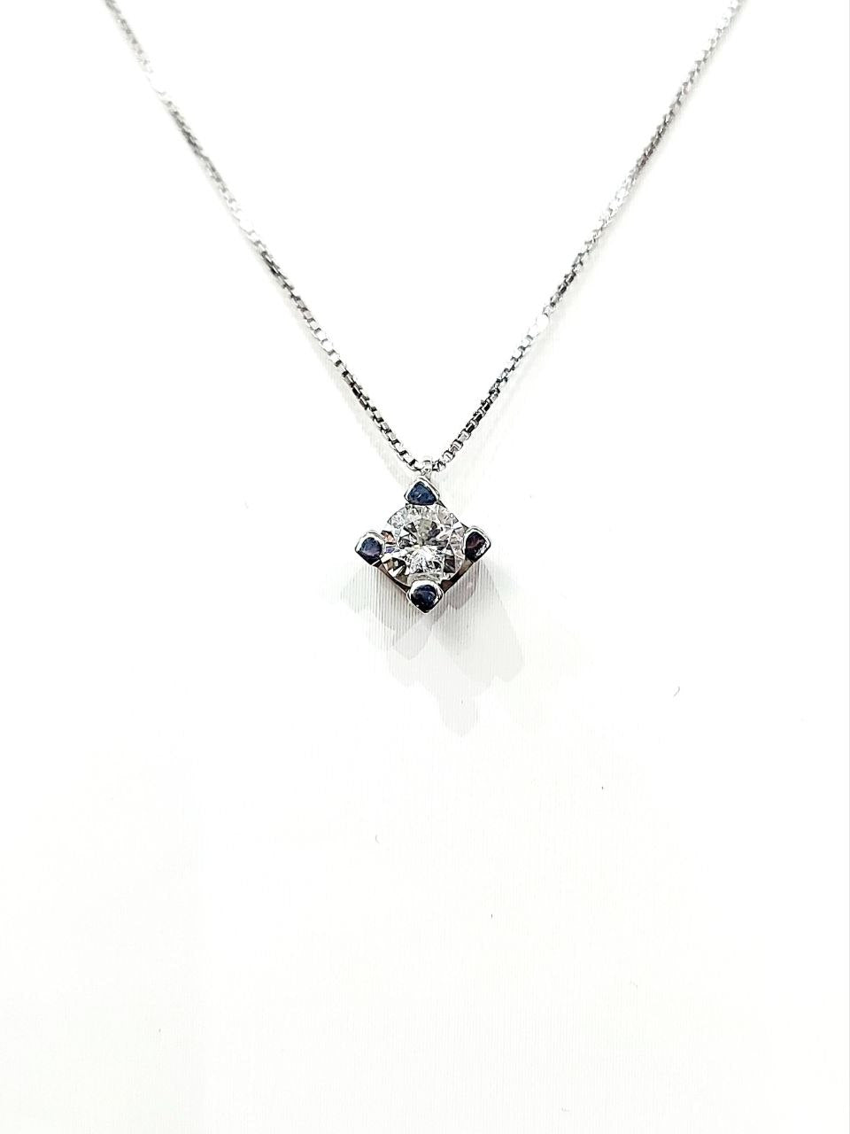 Collana con pendente punto luce con Diamante 0,50 ct in Oro Bianco 18 kt (750)