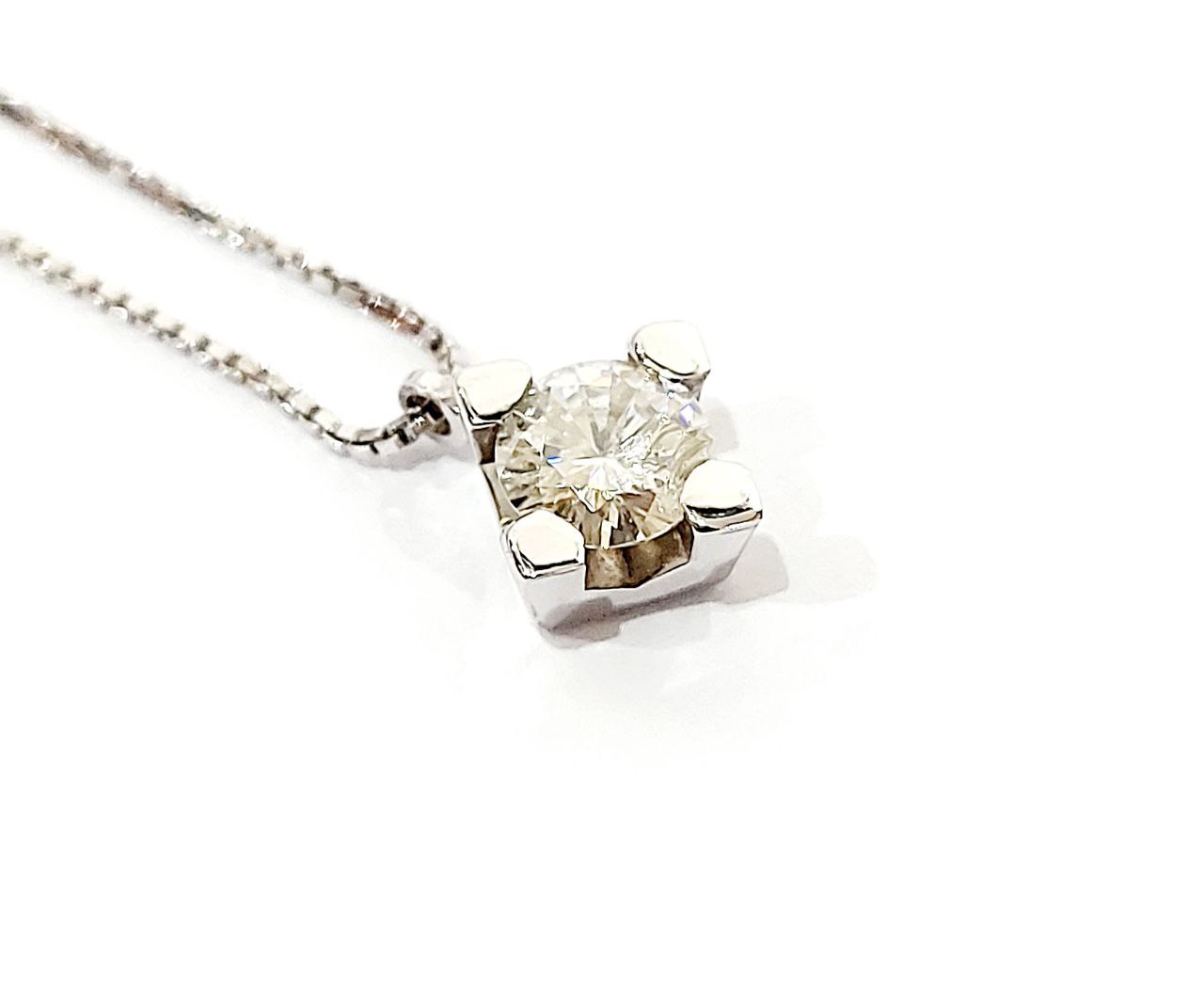 Collana con pendente punto luce con Diamante 0,70 ct in Oro Bianco 18 kt (750)