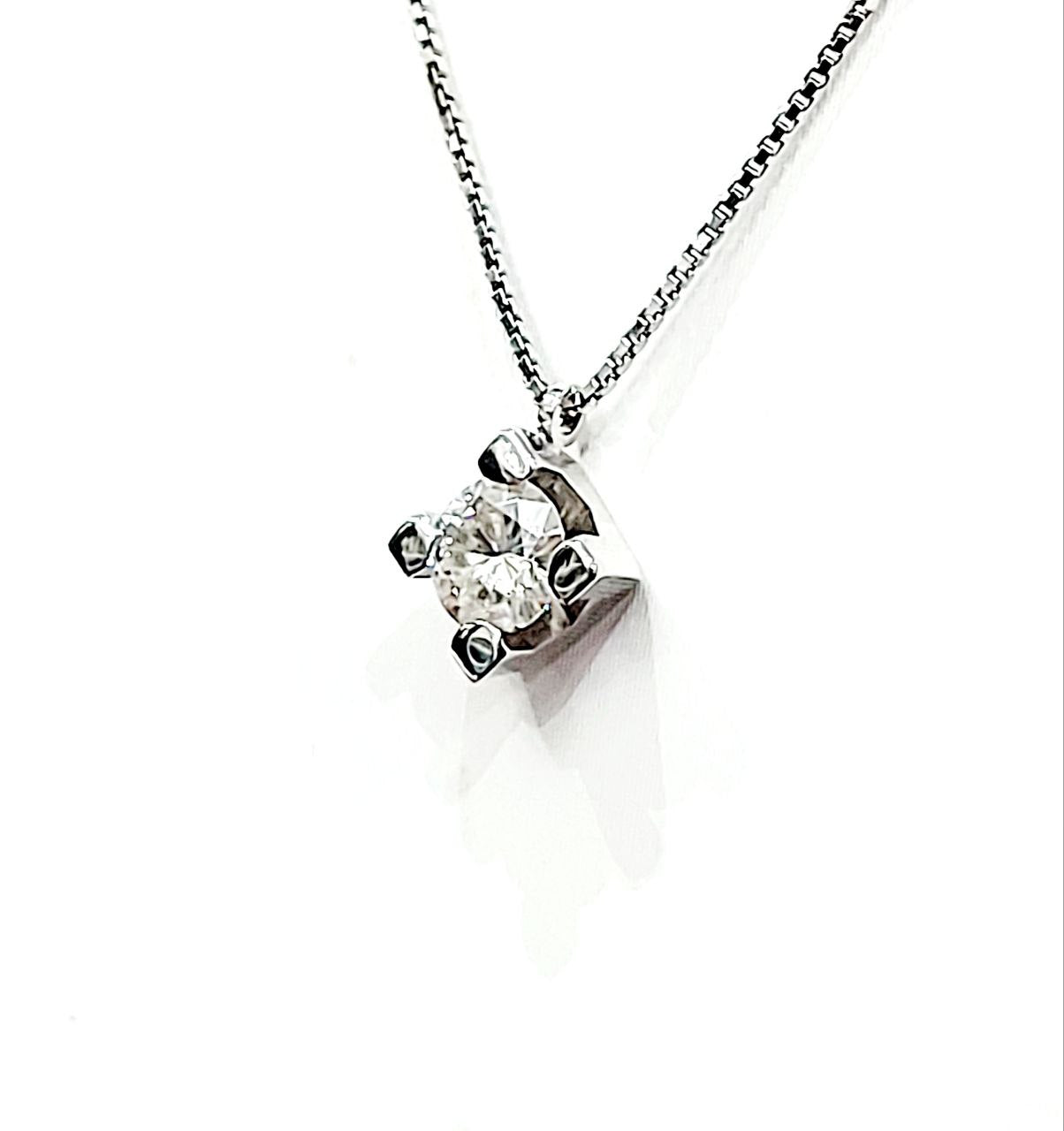 Collana con pendente punto luce con Diamante 0,70 ct in Oro Bianco 18 kt (750)