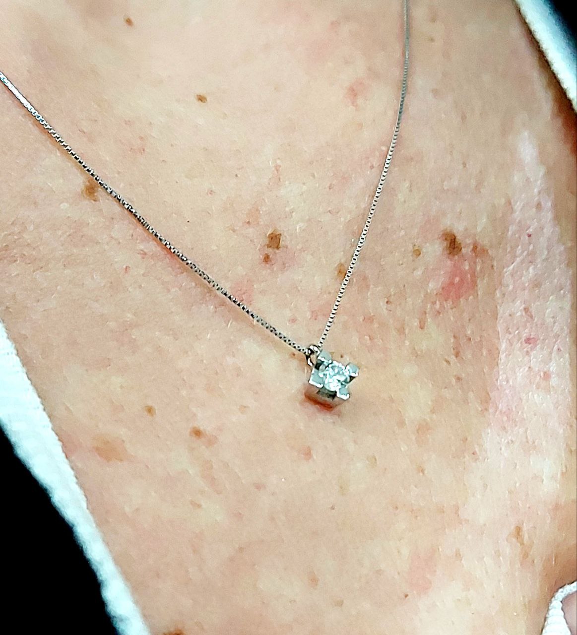 Collana con pendente punto luce con Diamante 0,07 ct in Oro Bianco 18 kt (750)
