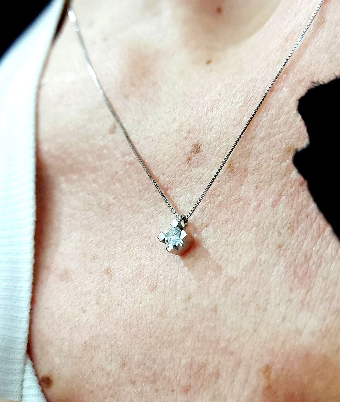 Collana con pendente punto luce con Diamante 0,30 ct in Oro Bianco 18 kt (750)