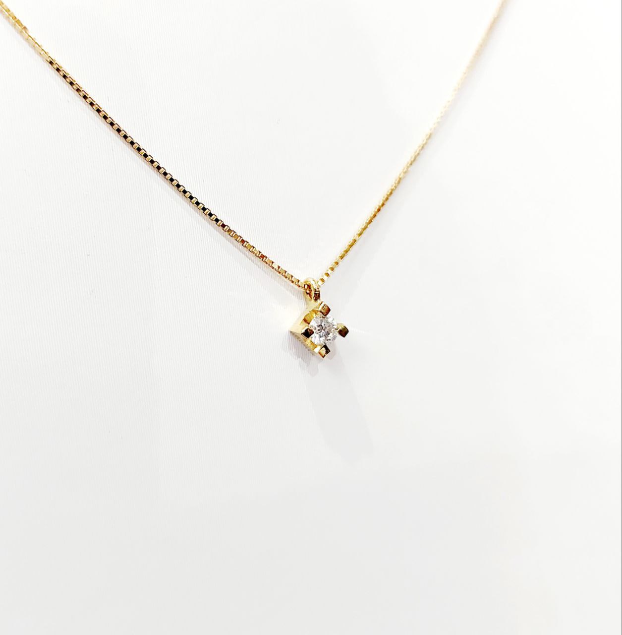 Collana con pendente punto luce con Diamante 0,05 ct in Oro Giallo 18 kt (750)