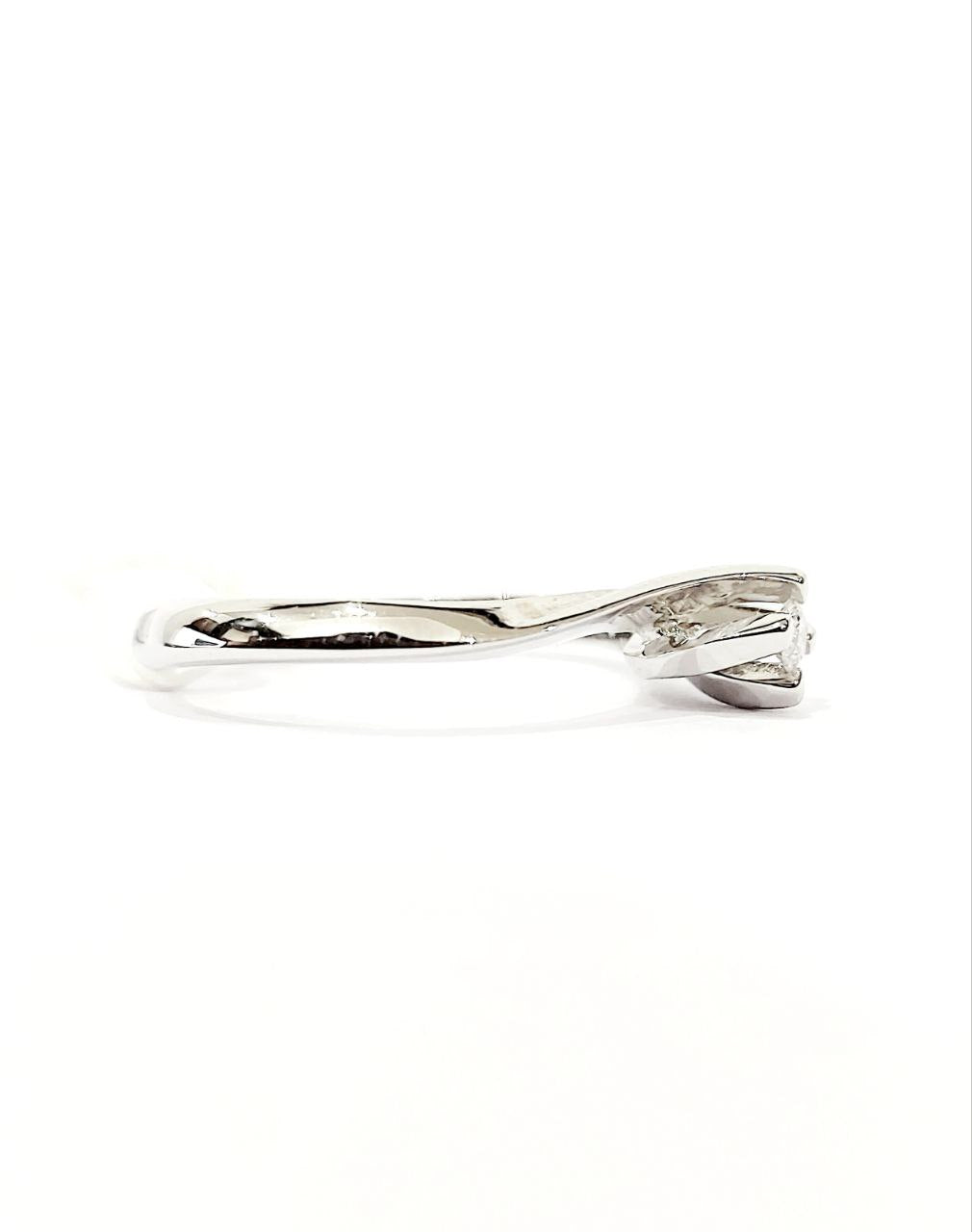 Anello Solitario Valentino in Oro bianco con Diamante 0,06 ct 18 kt (750)