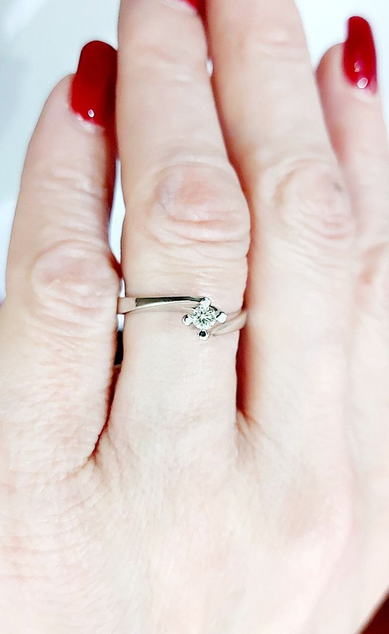 Anello Solitario Valentino in Oro bianco con Diamante 0,25 ct 18 kt (750)