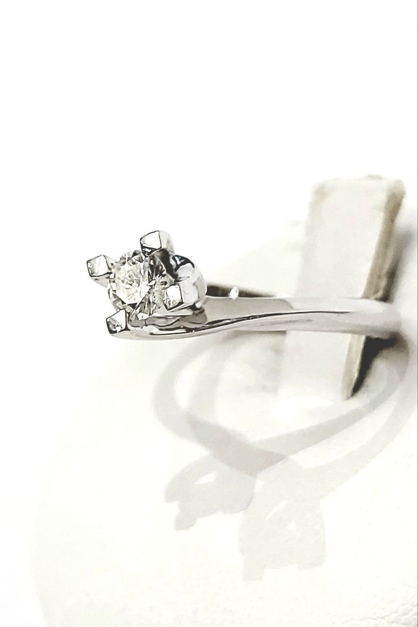 Anello Solitario Valentino in Oro bianco con Diamante 0,70 ct 18 kt (750)