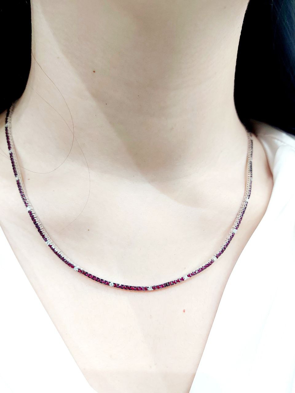 Collana modello tennis con Diamanti ct 0,55 e Rubini ct 7,36 in Oro Bianco 18 kt (750)