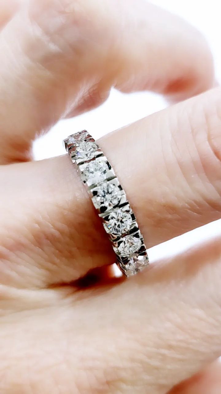 Anello veretta modello eternity Diamanti ct 3,80 Oro bianco 18 kt -750 Astralia