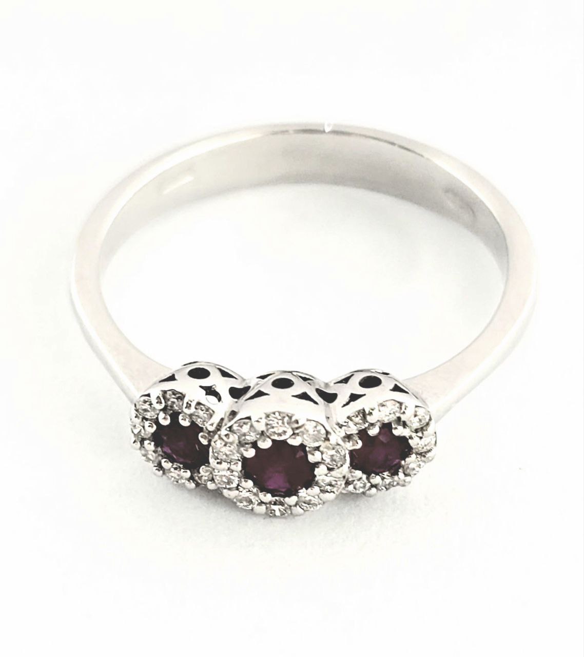 Anello trilogy magic in Oro Bianco con Diamanti 0,24 ct e Rubini 0,45 ct 18kt (750)