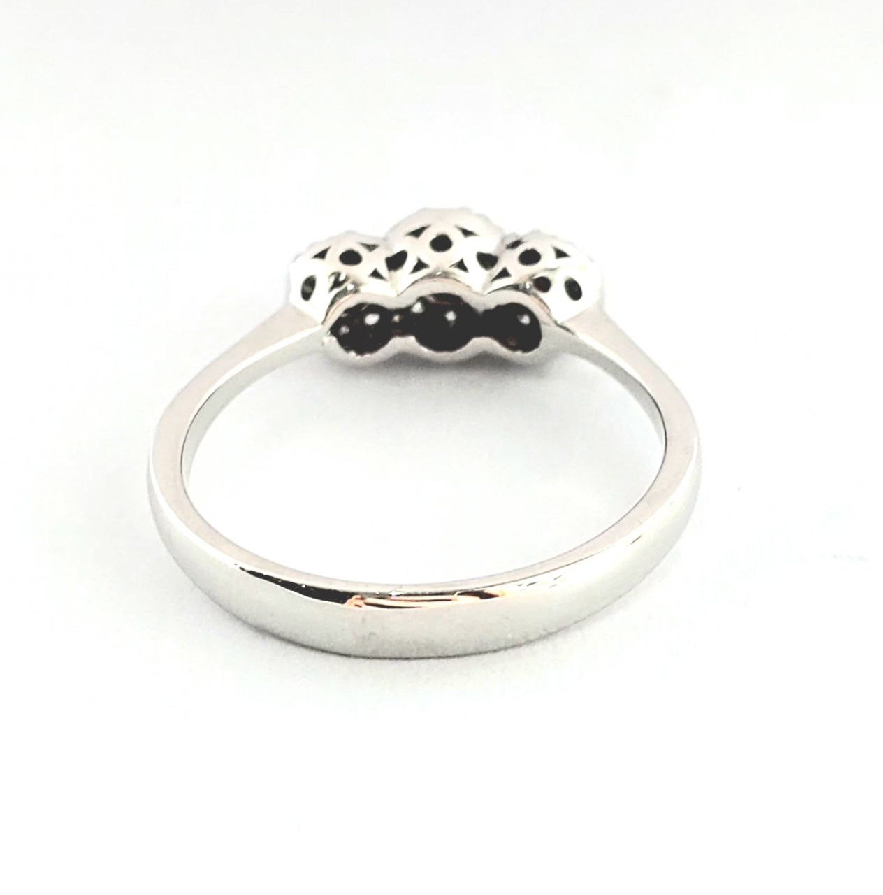 Anello trilogy magic in Oro Bianco con Diamanti 0,24 ct e Rubini 0,45 ct 18kt (750)