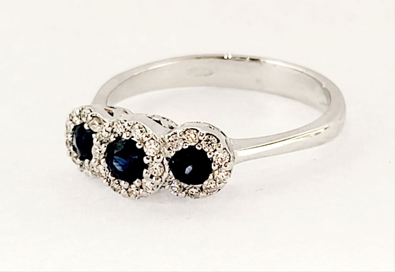 Anello trilogy magic con Zaffiri ct 0,56 e Diamanti ct 0,30 in Oro Bianco 18 kt (750)