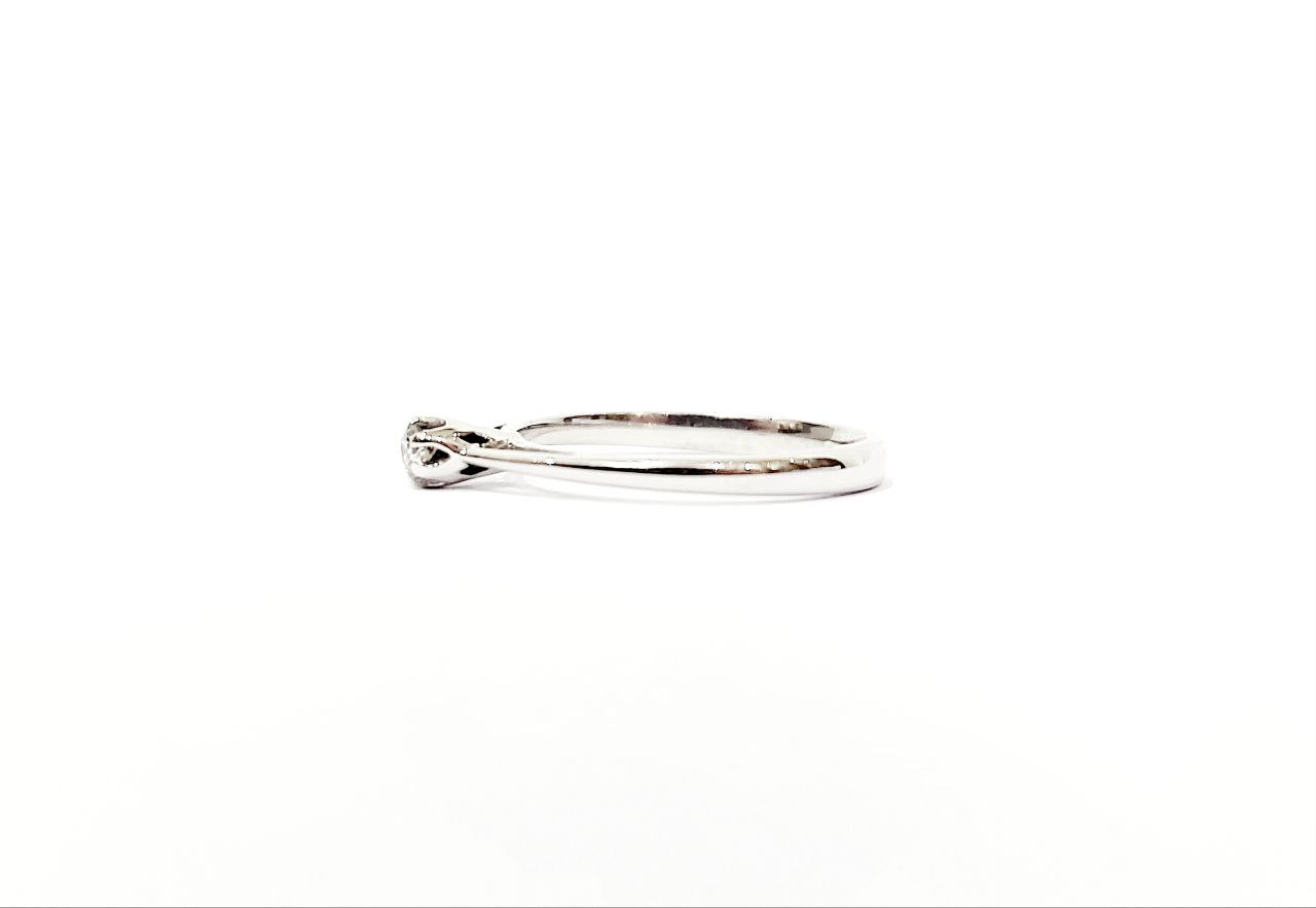 Anello Solitario modello 6 griffe con Diamante 0,07 ct in Oro Bianco 18 kt (750)