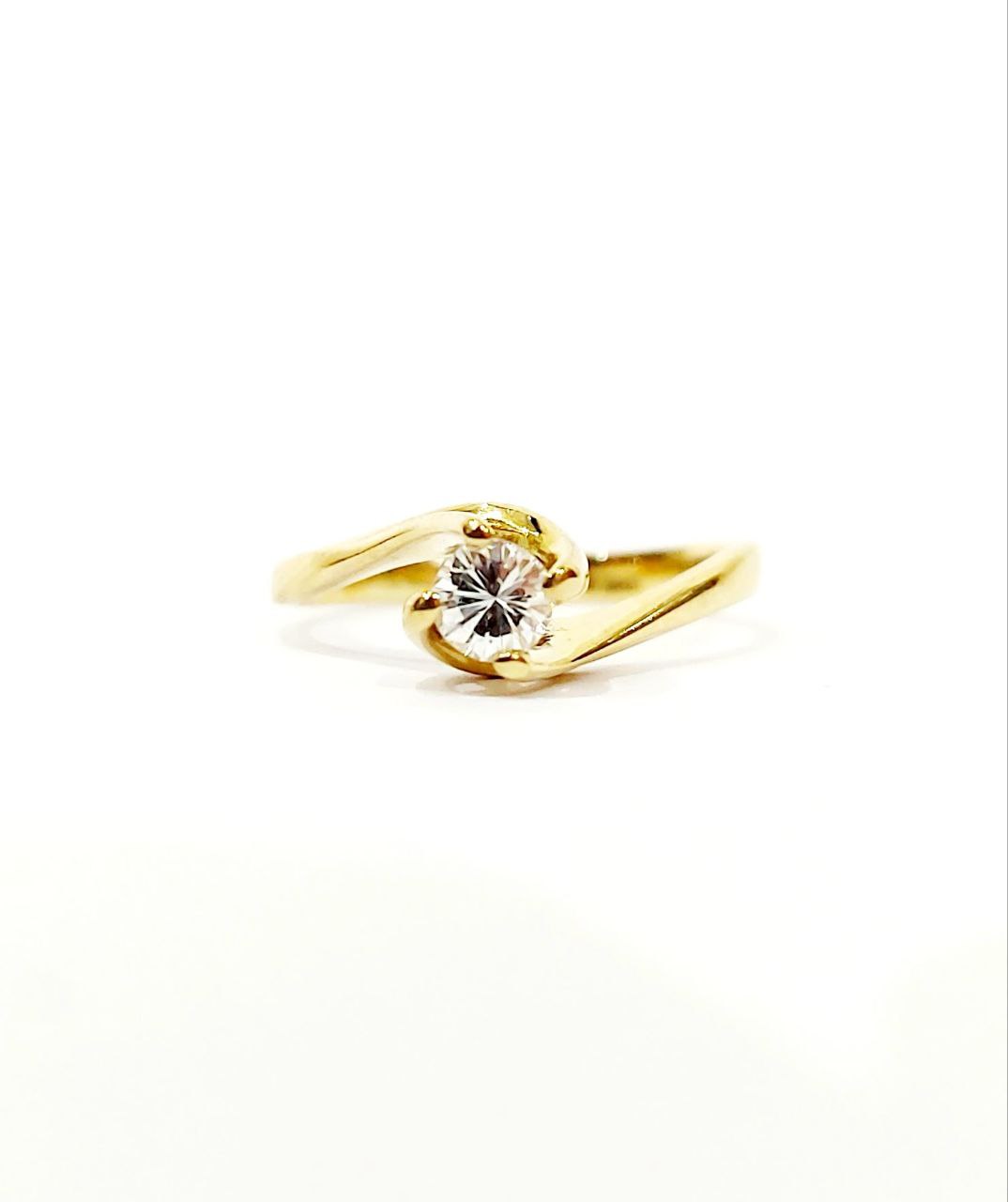 Anello Solitario Valentino in Oro Giallo con Diamante 0,30 ct 18 kt (750)