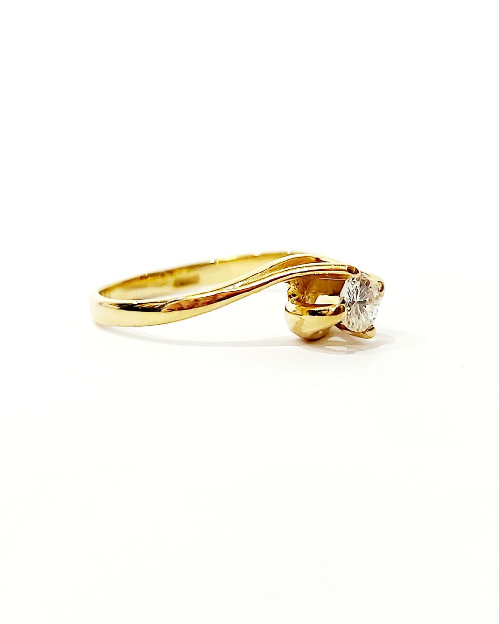 Anello Solitario Valentino in Oro Giallo con Diamante 0,40 ct 18 kt (750)
