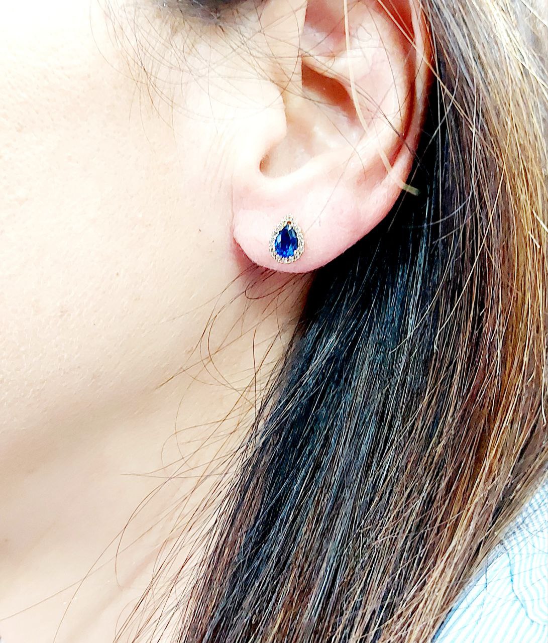 Orecchini fantasia Zaffiri blu goccia 0,90 ct e Diamanti ct 0,64 in Oro Giallo 18 kt -750