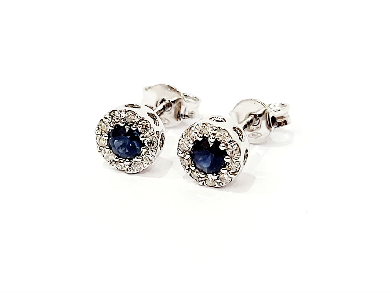 Orecchini con Zaffiri 0,55 ct e Diamanti circolari 0,17 ct in Oro Bianco 18 kt (750)