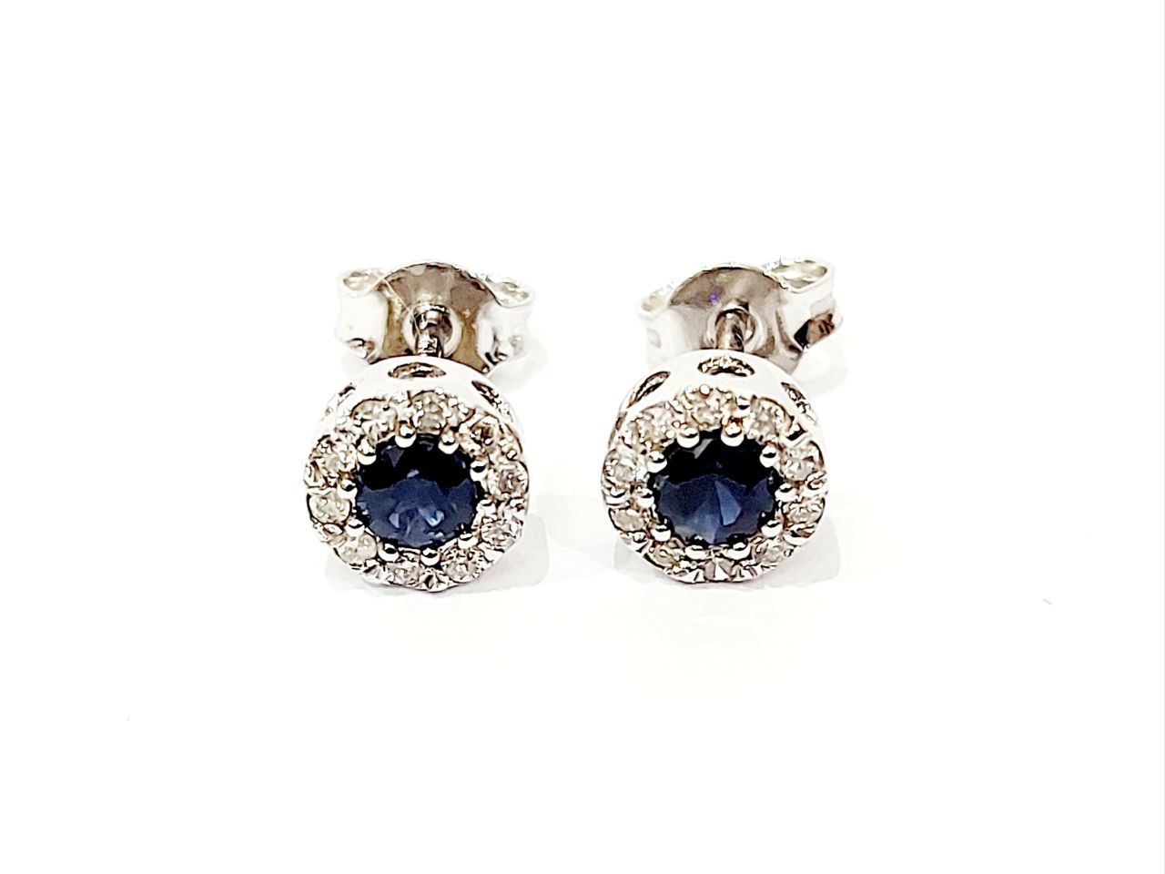 Orecchini con Zaffiri 0,55 ct e Diamanti circolari 0,17 ct in Oro Bianco 18 kt (750)
