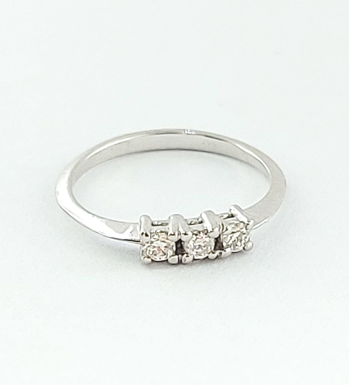 Anello trilogy collezione Baby Diamant CT 0,06 Oro Bianco 18kt-750