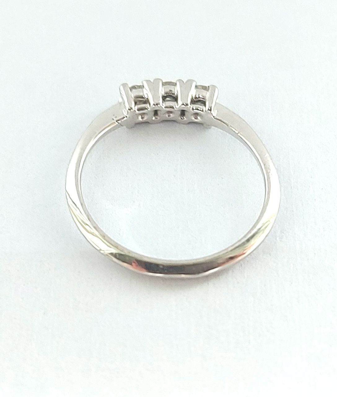 Anello trilogy collezione Baby Diamant CT 0,06 Oro Bianco 18kt-750