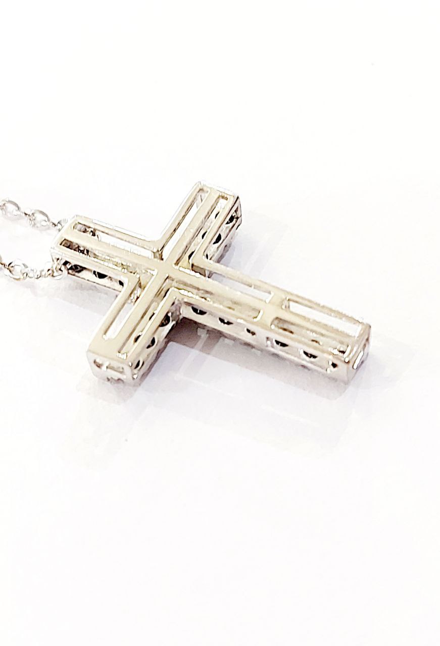Collana pendente Croce Oro Bianco 18kt-750 Diamanti bianchi ct 0,28 Diamanti Neri ct 0,32