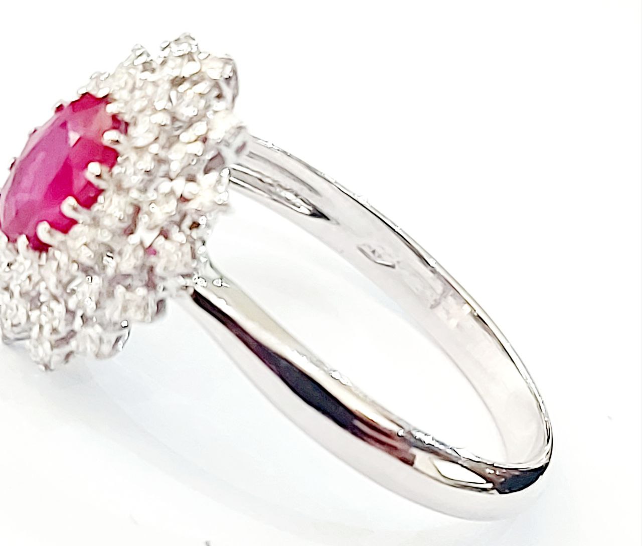 Anello fantasia Donna Oro Bianco 18KT-750 con Rubino ct 0,70 Diamanti ct 0,33