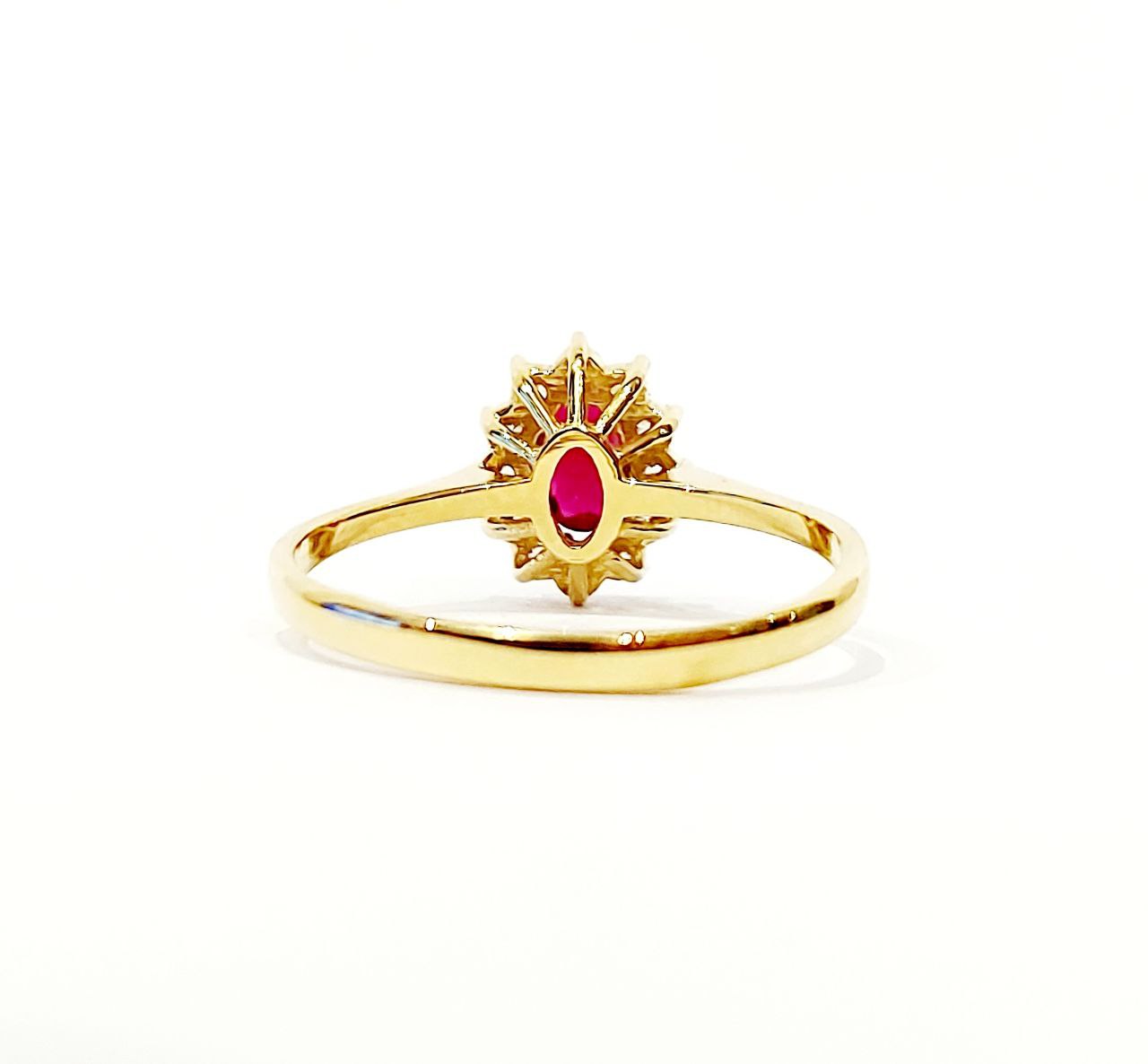 Anello da Donna fantasia con Rubino 0,72 ct e Diamanti 0,36 ct in Oro Giallo 18 kt - 750