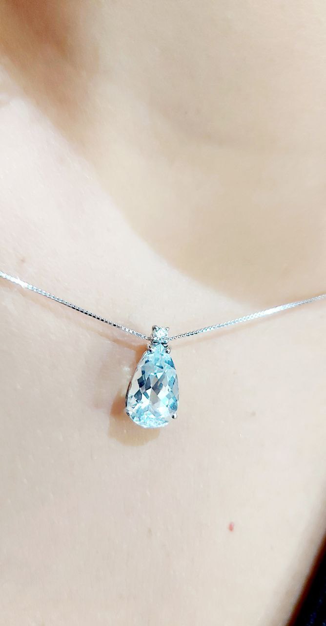 Collana con pendente in Oro Bianco 18kt -750 con Acquamarina taglio Goccia ct 3,12 e Diamante  ct 0,09