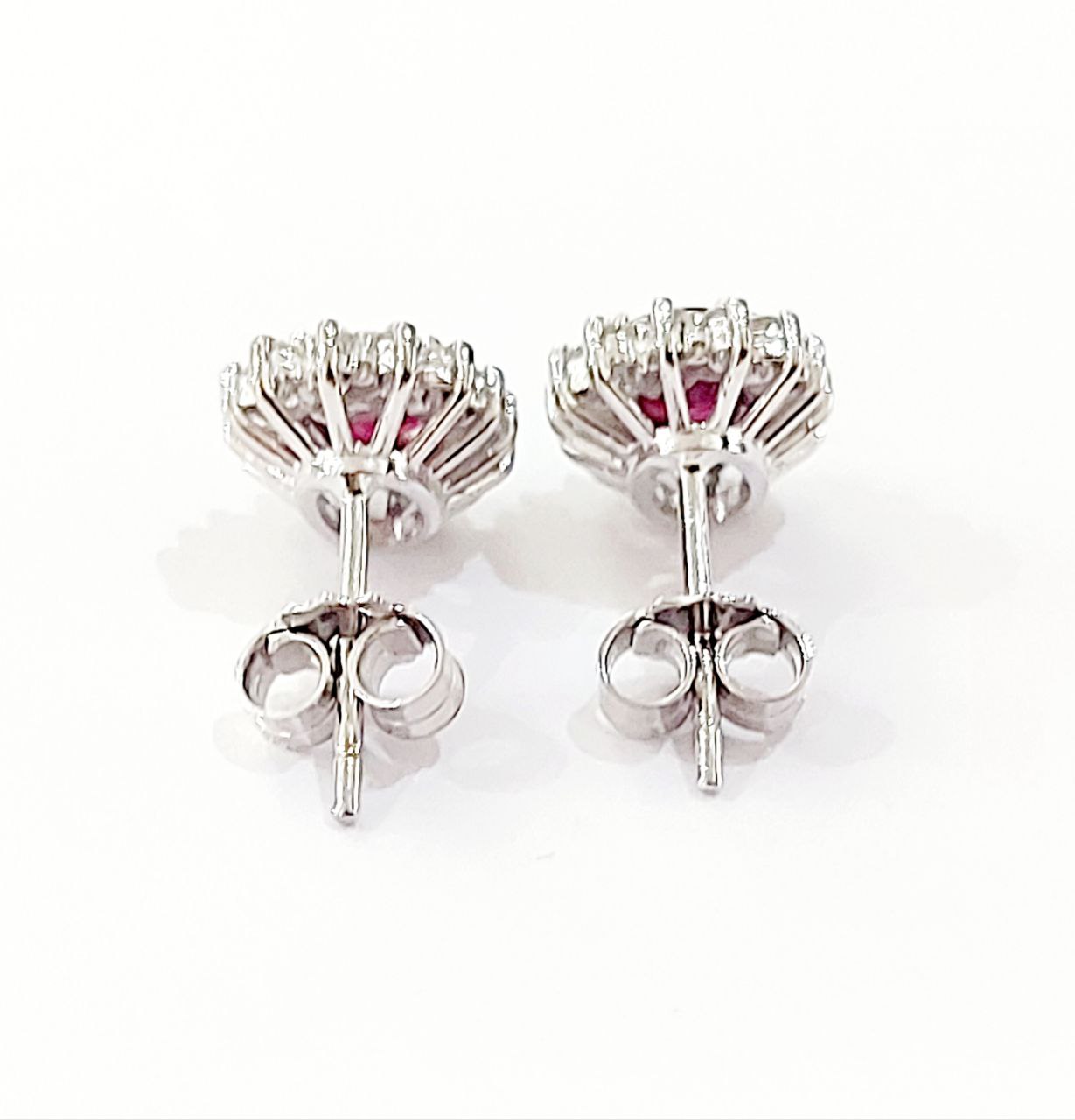 Orecchini lobo Oro Bianco 18kt-750 con Rubini Ovali ct 1,23 e Diamanti ct 0,28