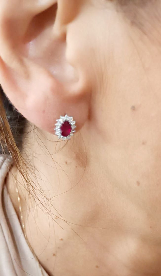 Orecchini lobo Oro Bianco 18kt-750 con Rubini Ovali ct 1,23 e Diamanti ct 0,28
