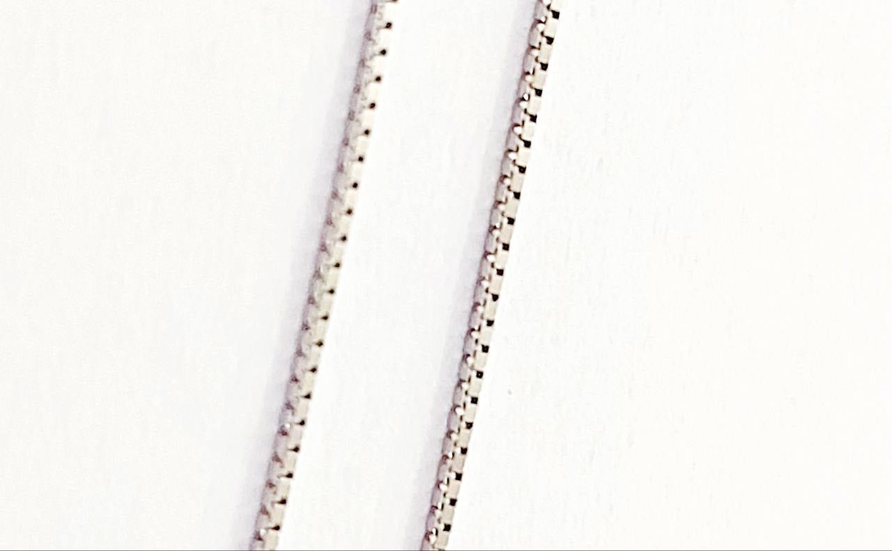 Collana con pendente fantasia con Zaffiro Ovale ct 0,73 e Diamanti ct 0,28