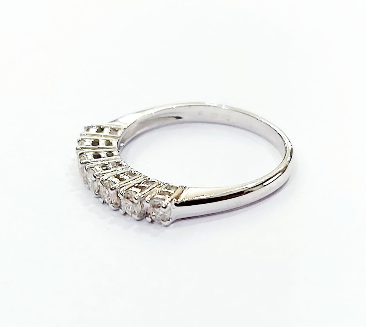 Anello modello riviera con 7 Diamanti taglio brillante 0,35 ct in Oro Bianco-18 kt