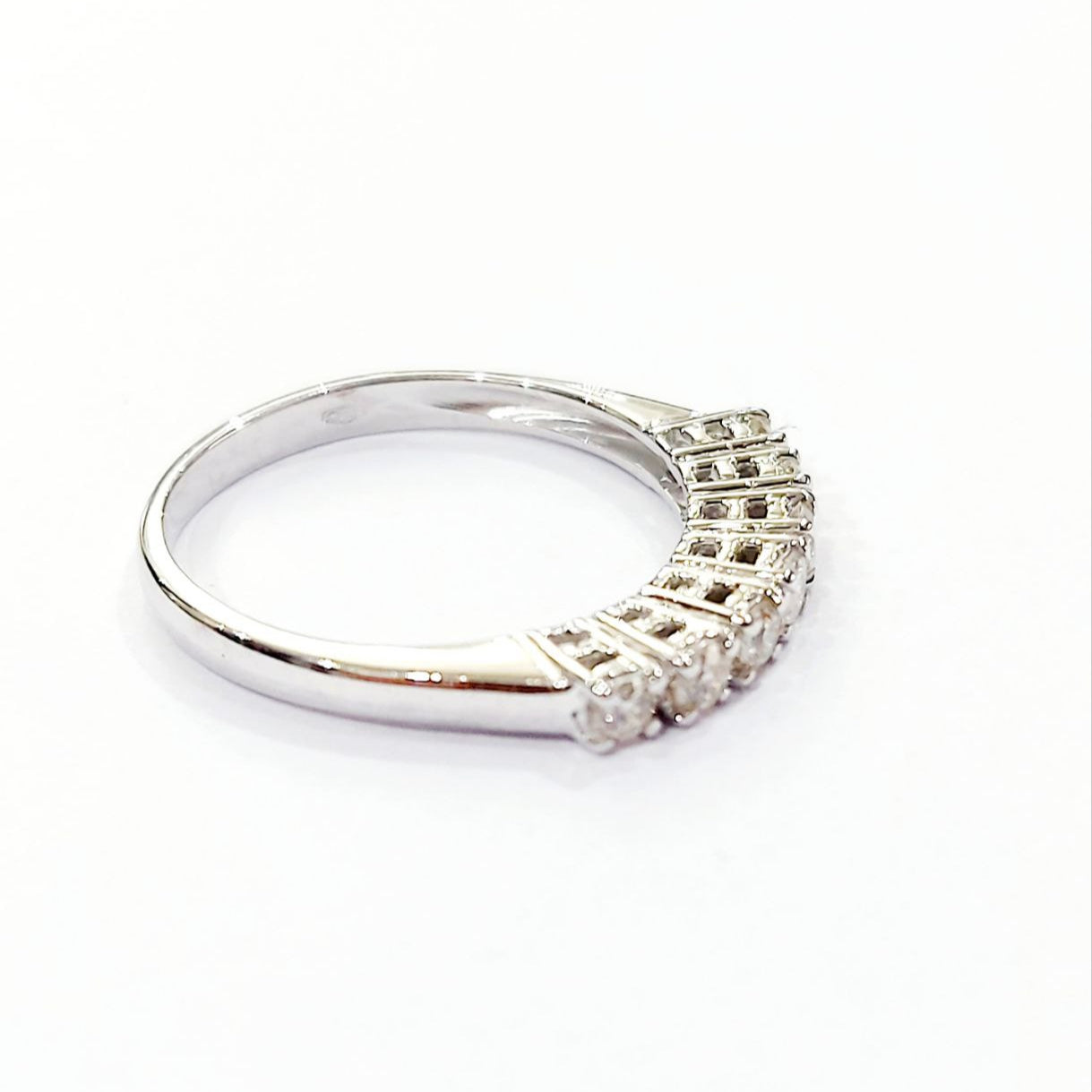 Anello modello riviera con 7 Diamanti taglio brillante 0,35 ct in Oro Bianco-18 kt