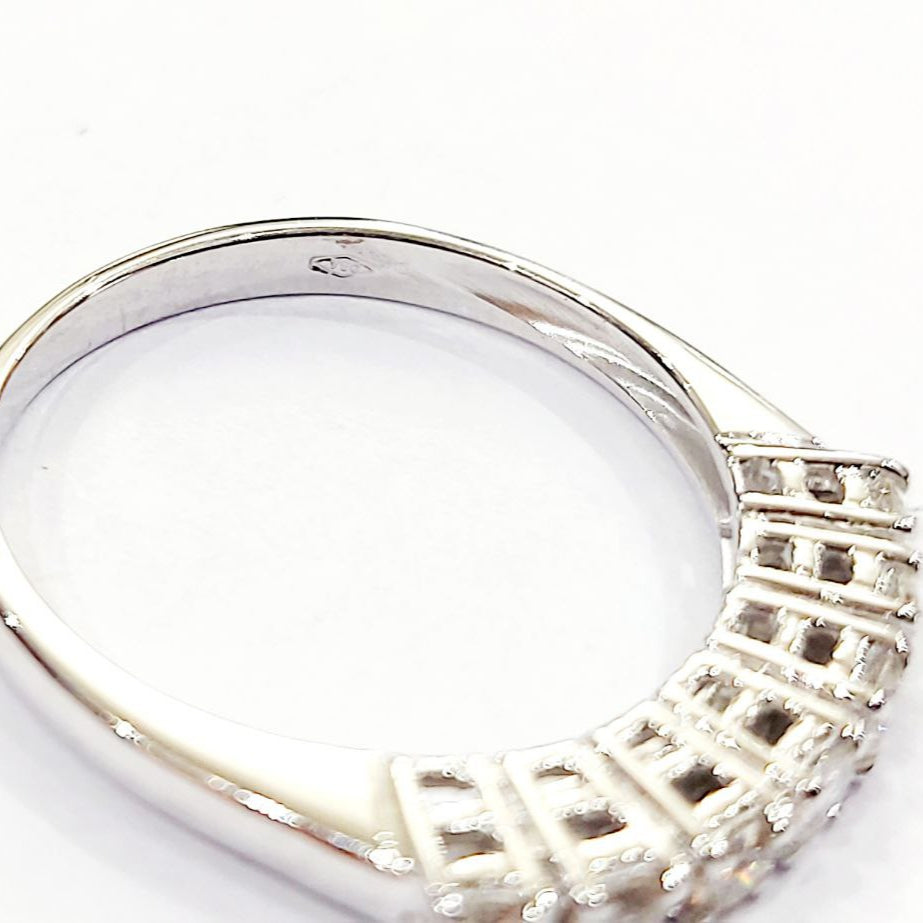 Anello modello riviera con 7 Diamanti taglio brillante 0,35 ct in Oro Bianco-18 kt