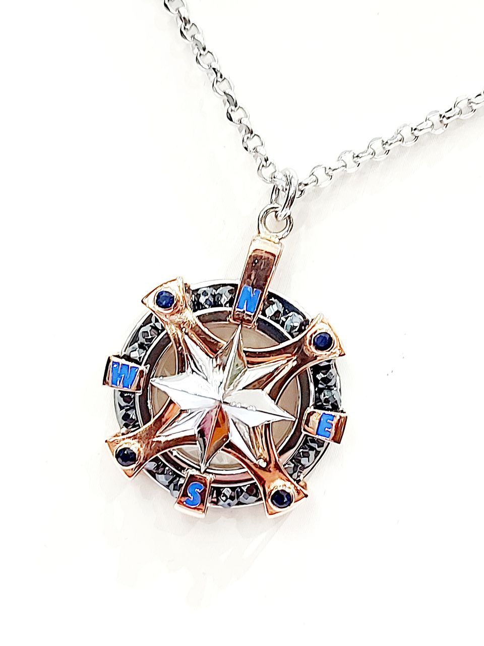 Collana con pendente Uomo Rosa Dei Venti Oro 18kt-750 Zaffriro blu Spinelli Naturali Sfaccettati