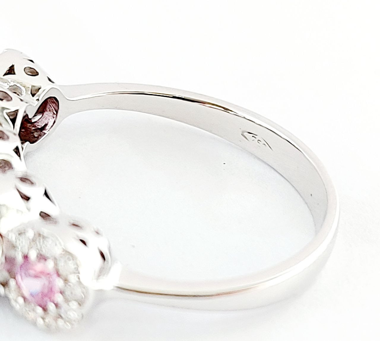 Anello modello magic con Zaffiro Rosa ct 0,69 e Diamanti 0,40 ct in Oro Bianco 18 kt (750)