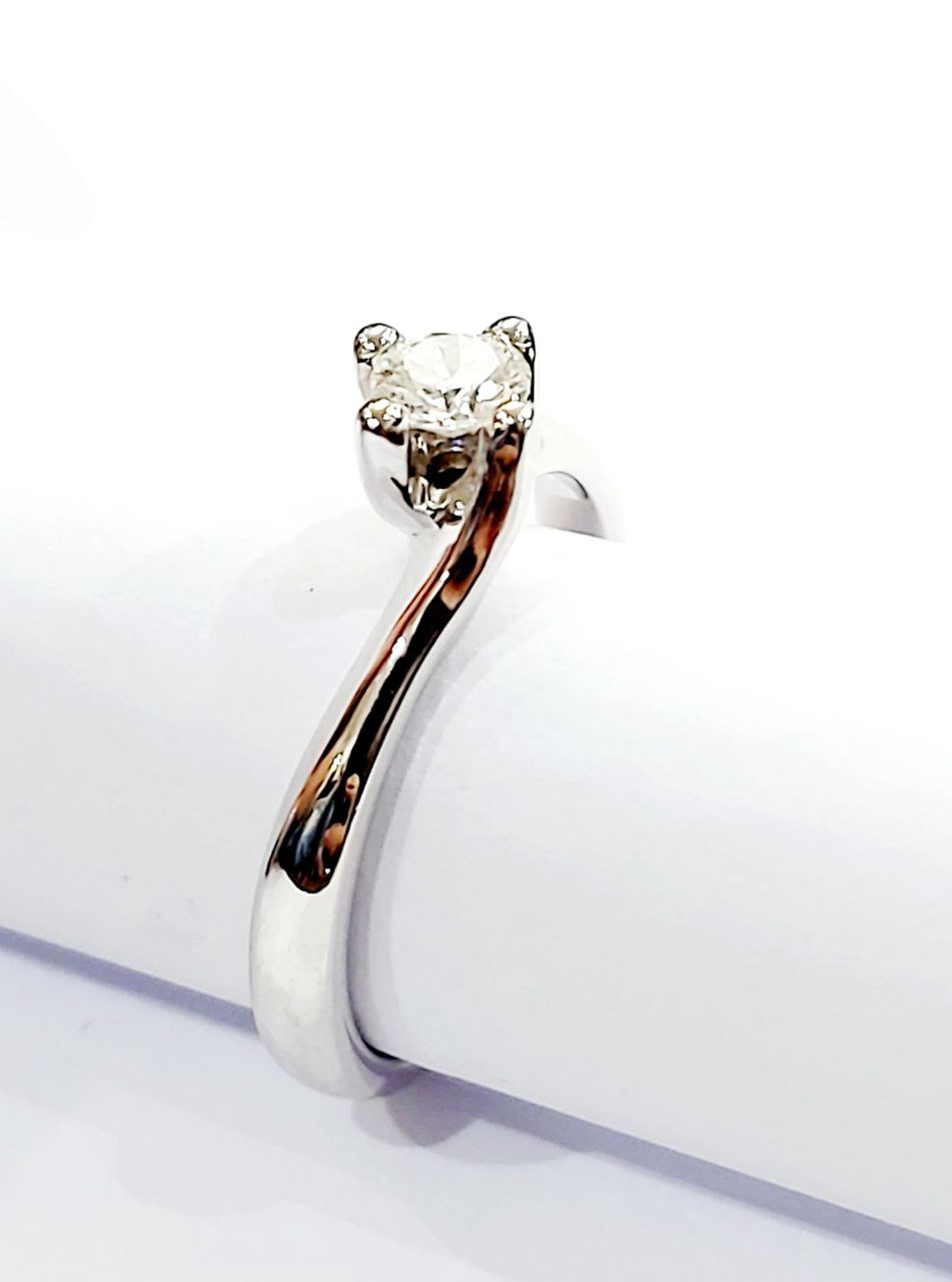 Anello solitario con Diamanti ct 0,20 Oro Bianco 18kt-750