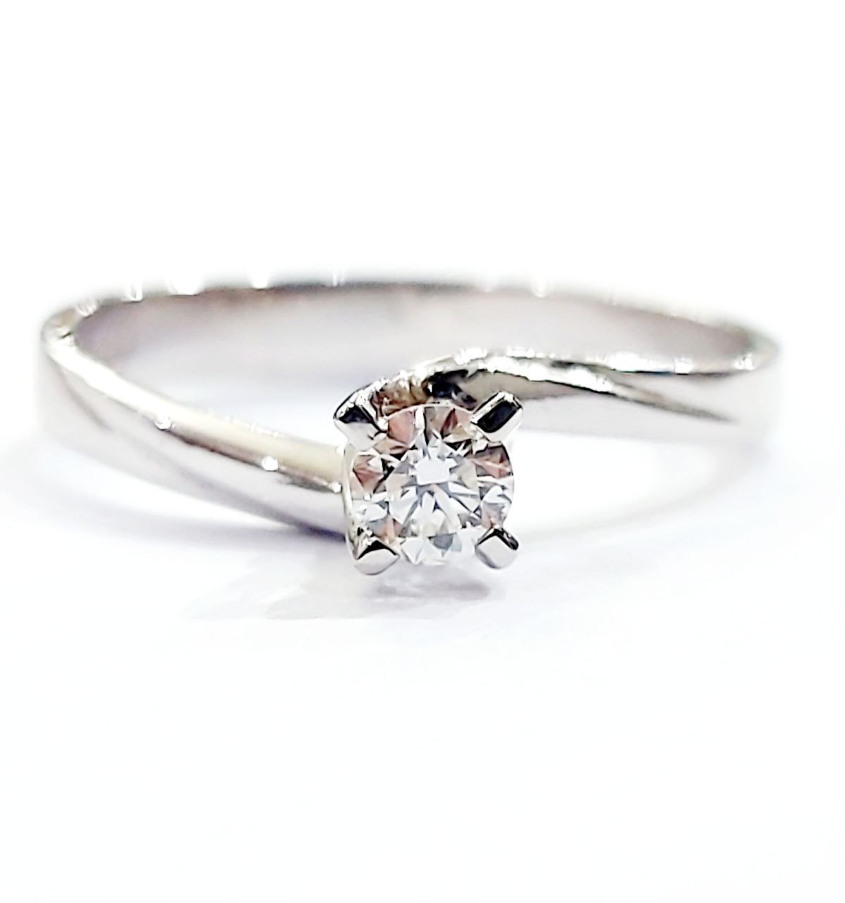 Anello solitario con Diamanti ct 0,20 Oro Bianco 18kt-750