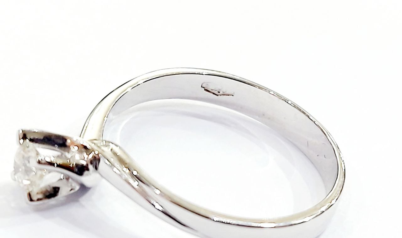 Anello solitario con Diamanti ct 0,20 Oro Bianco 18kt-750
