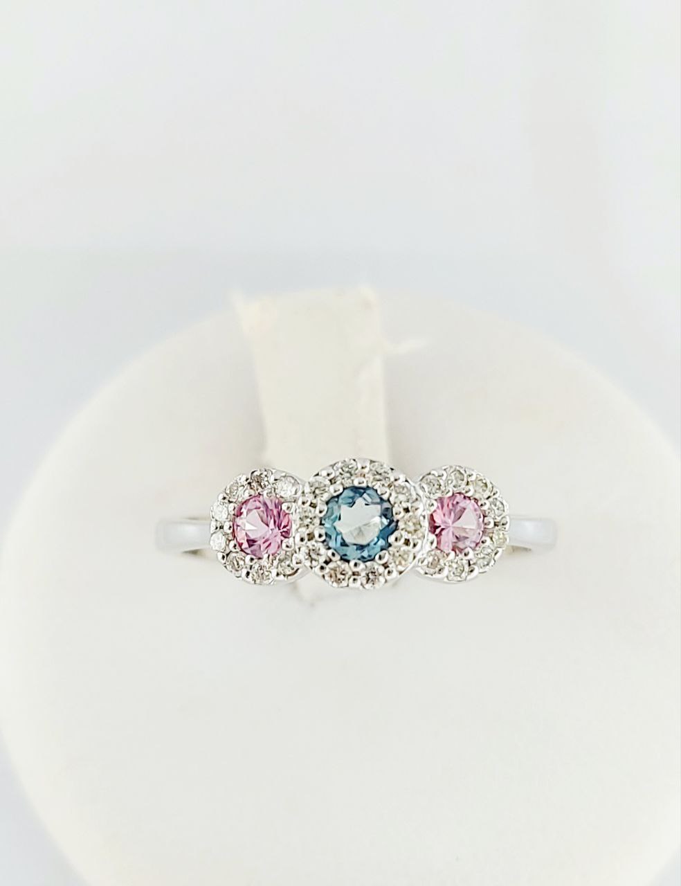 Anello trilogy modello magic con Zaffiro Rosa Acquamarina e Diamanti Naturali Taglio brillante Oro Bianco 18kt-750